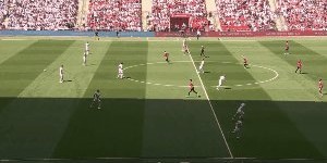 凤凰体育-【足总杯】曼城夺冠！京多安双响曼城2比1胜曼联