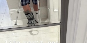 凤凰体育官网-15岁小鲁尼社媒晒照拄拐：生活无法比这更糟糕了