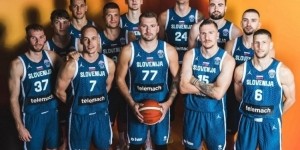 凤凰体育-止步八强！东契奇社媒晒全队合影：尽力了！为你们感到骄傲❤️