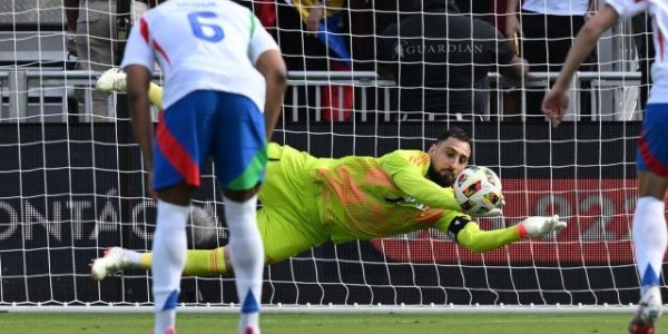 凤凰体育在线-斯帕莱蒂：谈战术阵型毫无意义，3后卫4后卫都很好